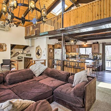 Swiss-Style Chalet With Fireplace - Near Story Land! 바틀릿 외부 사진