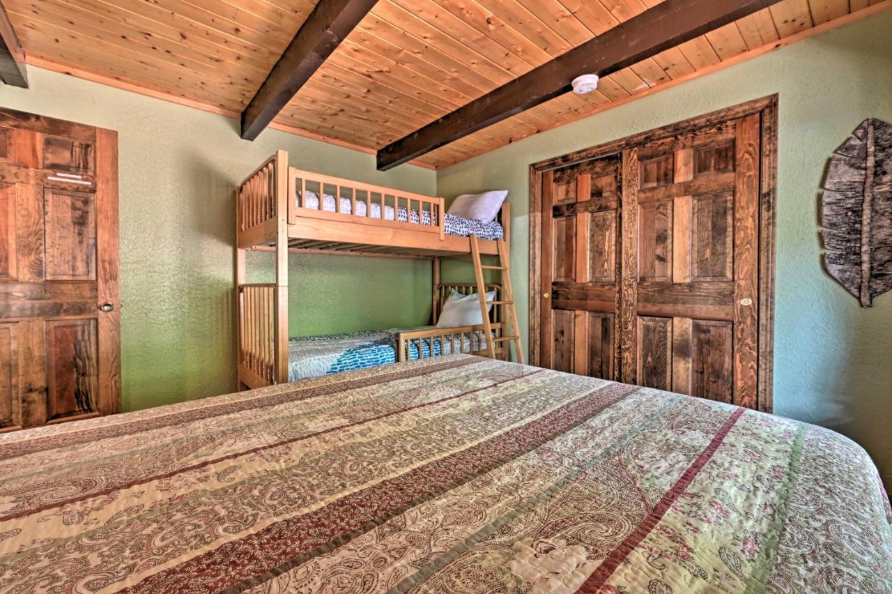 Swiss-Style Chalet With Fireplace - Near Story Land! 바틀릿 외부 사진