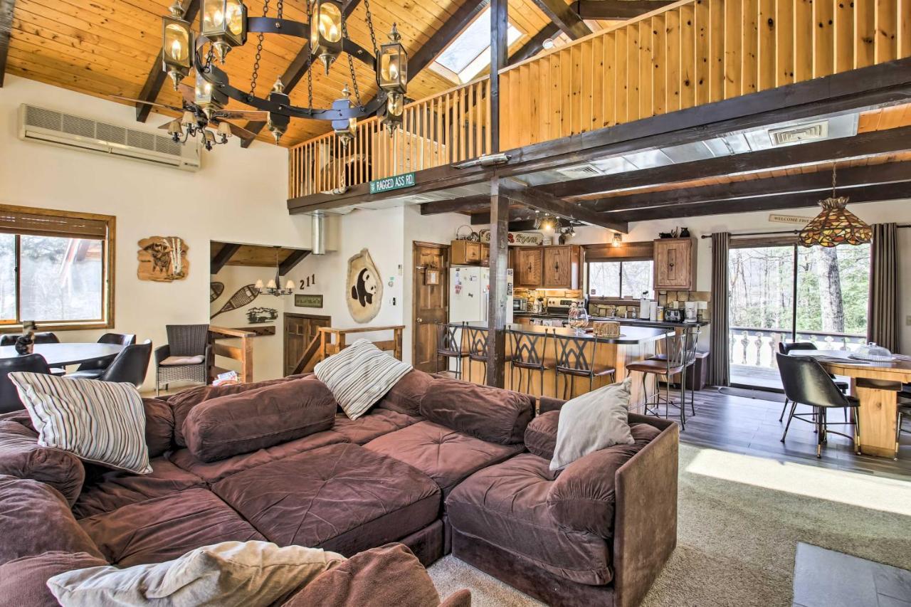 Swiss-Style Chalet With Fireplace - Near Story Land! 바틀릿 외부 사진