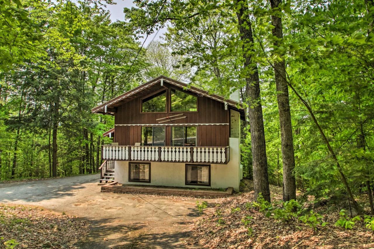 Swiss-Style Chalet With Fireplace - Near Story Land! 바틀릿 외부 사진