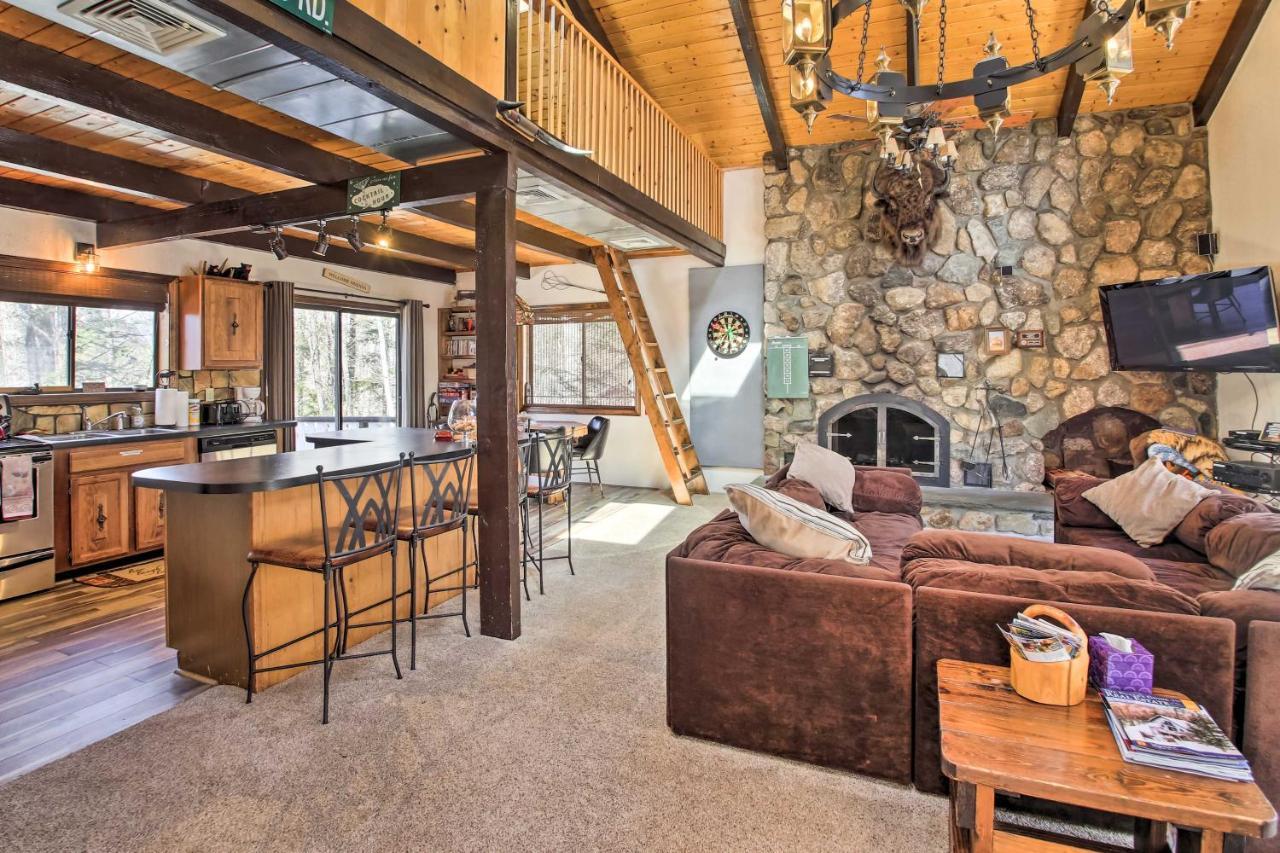 Swiss-Style Chalet With Fireplace - Near Story Land! 바틀릿 외부 사진