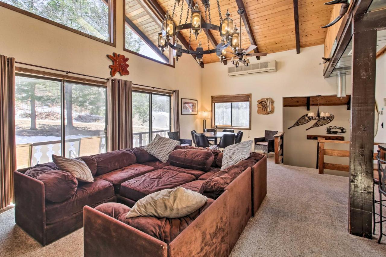 Swiss-Style Chalet With Fireplace - Near Story Land! 바틀릿 외부 사진