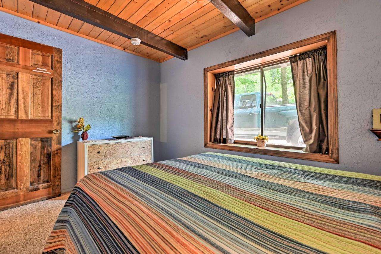 Swiss-Style Chalet With Fireplace - Near Story Land! 바틀릿 외부 사진