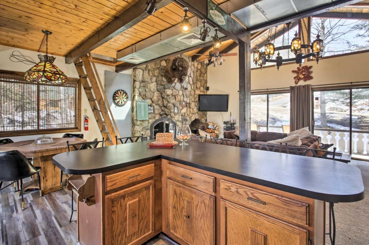 Swiss-Style Chalet With Fireplace - Near Story Land! 바틀릿 외부 사진