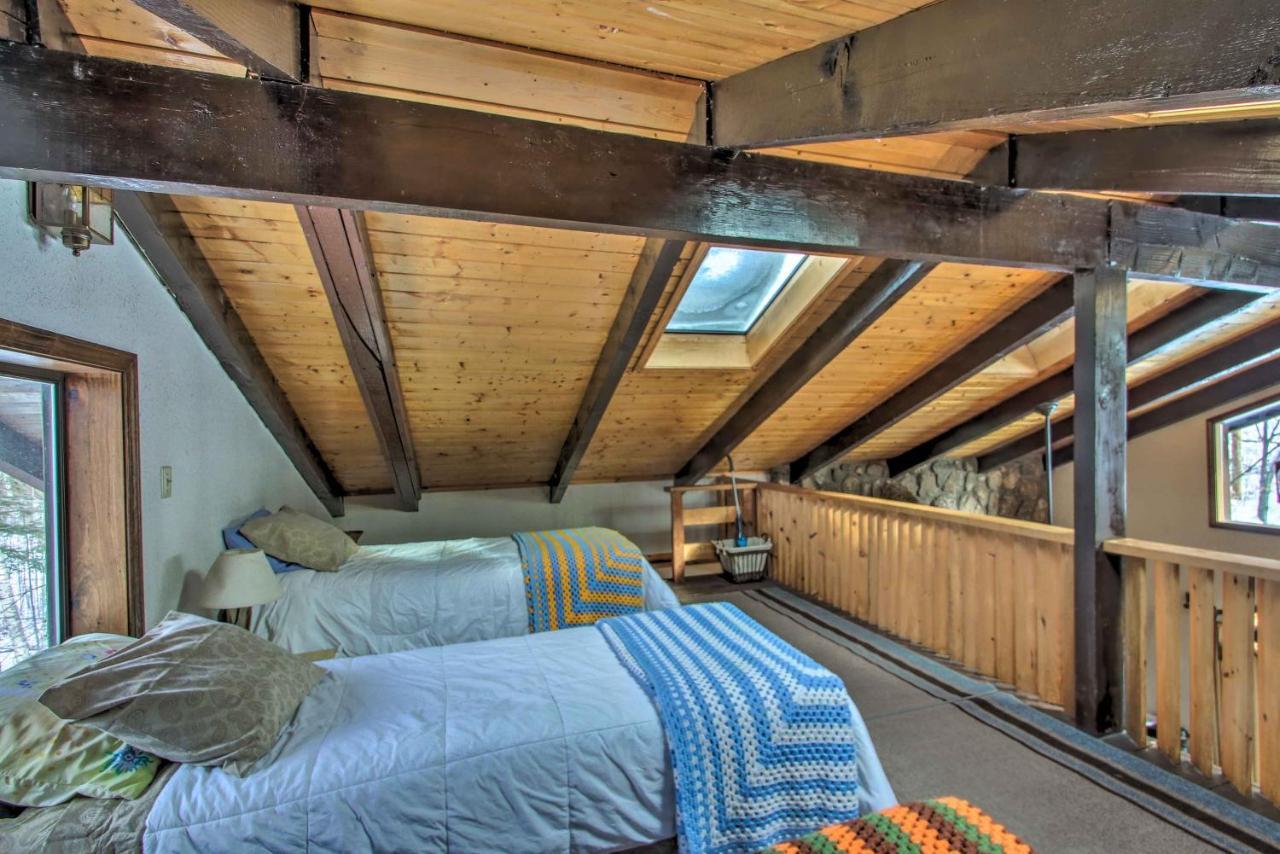 Swiss-Style Chalet With Fireplace - Near Story Land! 바틀릿 외부 사진
