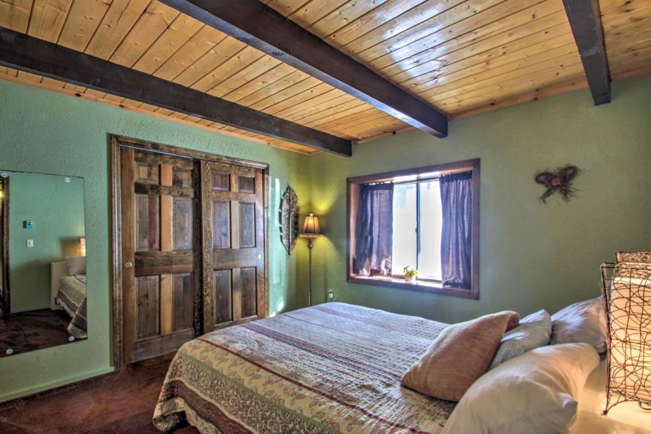Swiss-Style Chalet With Fireplace - Near Story Land! 바틀릿 외부 사진