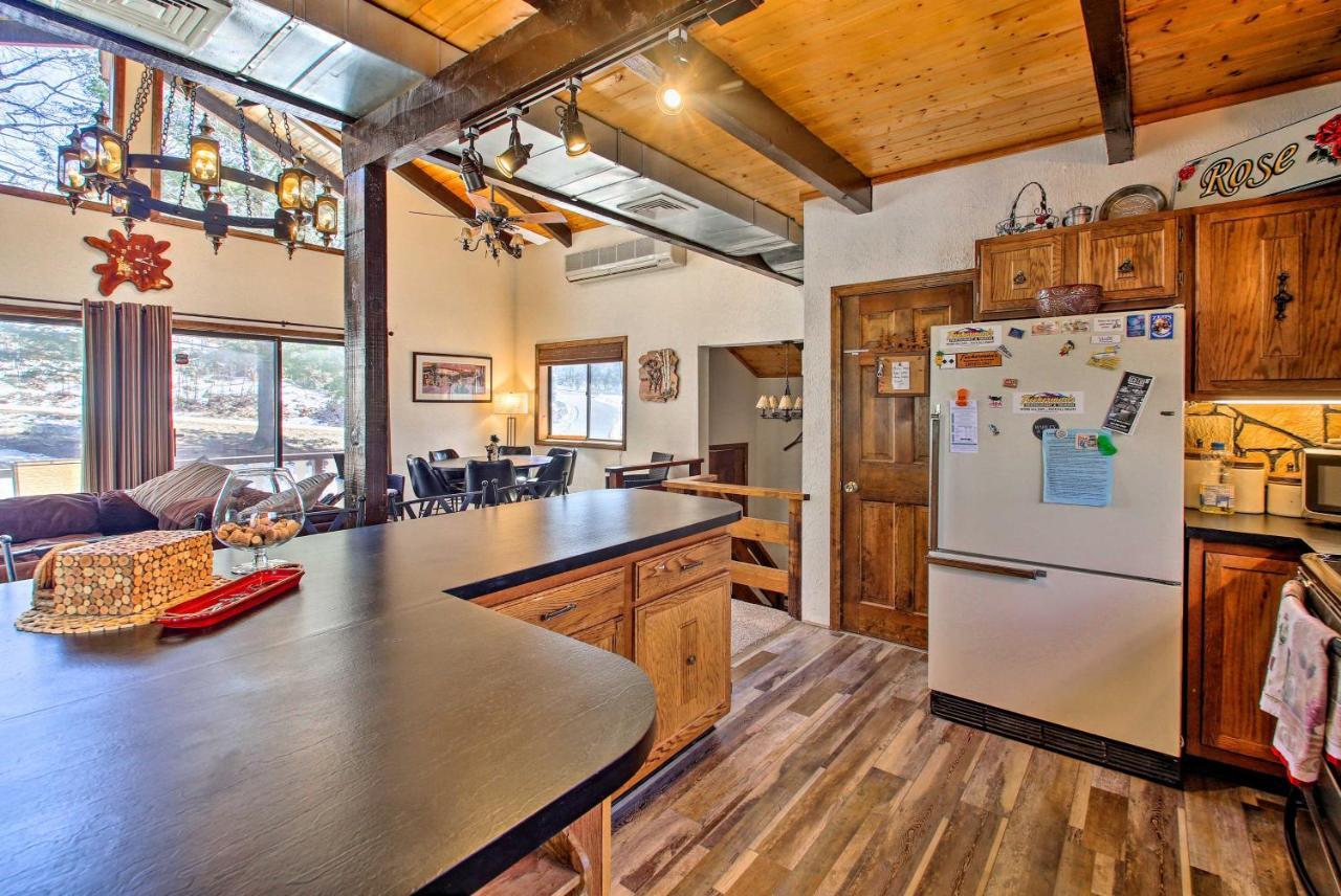 Swiss-Style Chalet With Fireplace - Near Story Land! 바틀릿 외부 사진