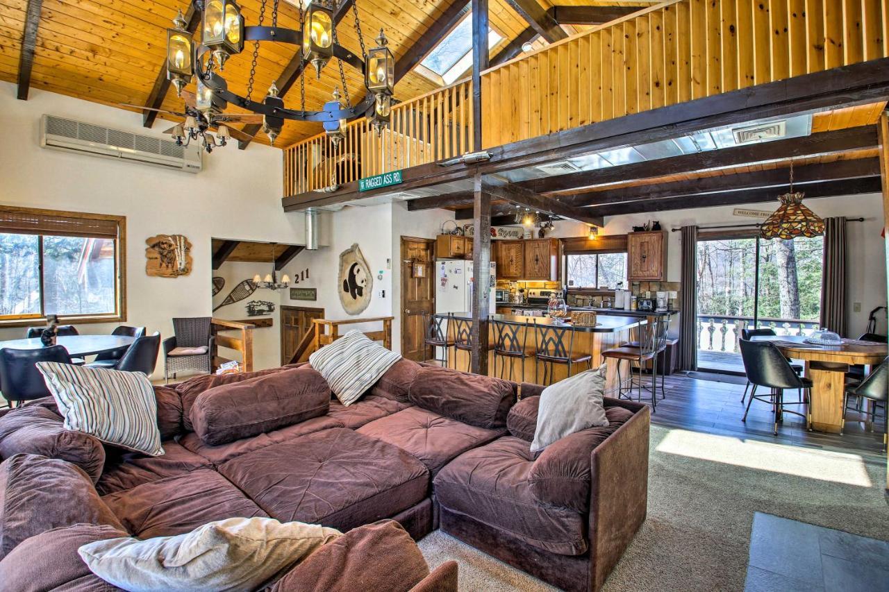 Swiss-Style Chalet With Fireplace - Near Story Land! 바틀릿 외부 사진